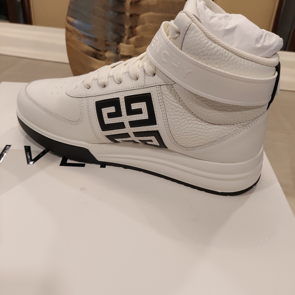 Givenchy G4 High-Top Sneakers - Picture 6 of 10